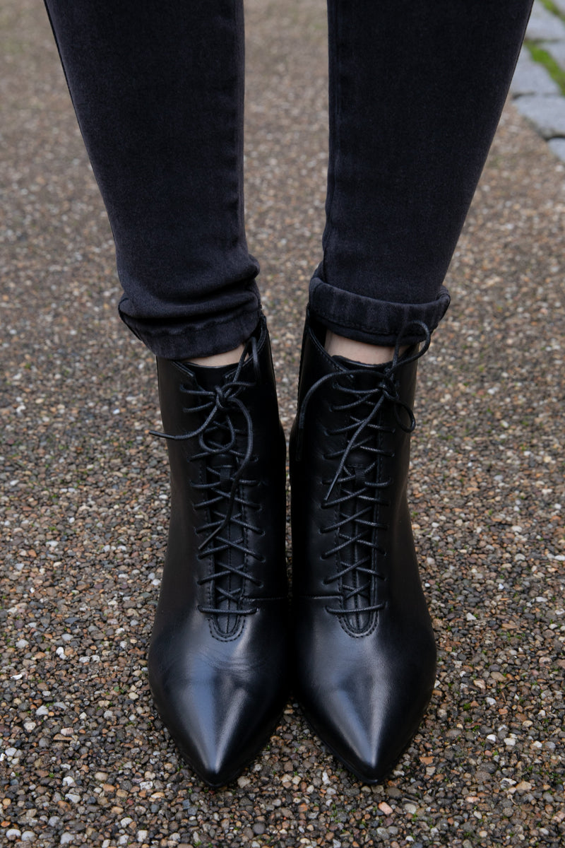 Stylish and sustainable boots - Vagabond The London