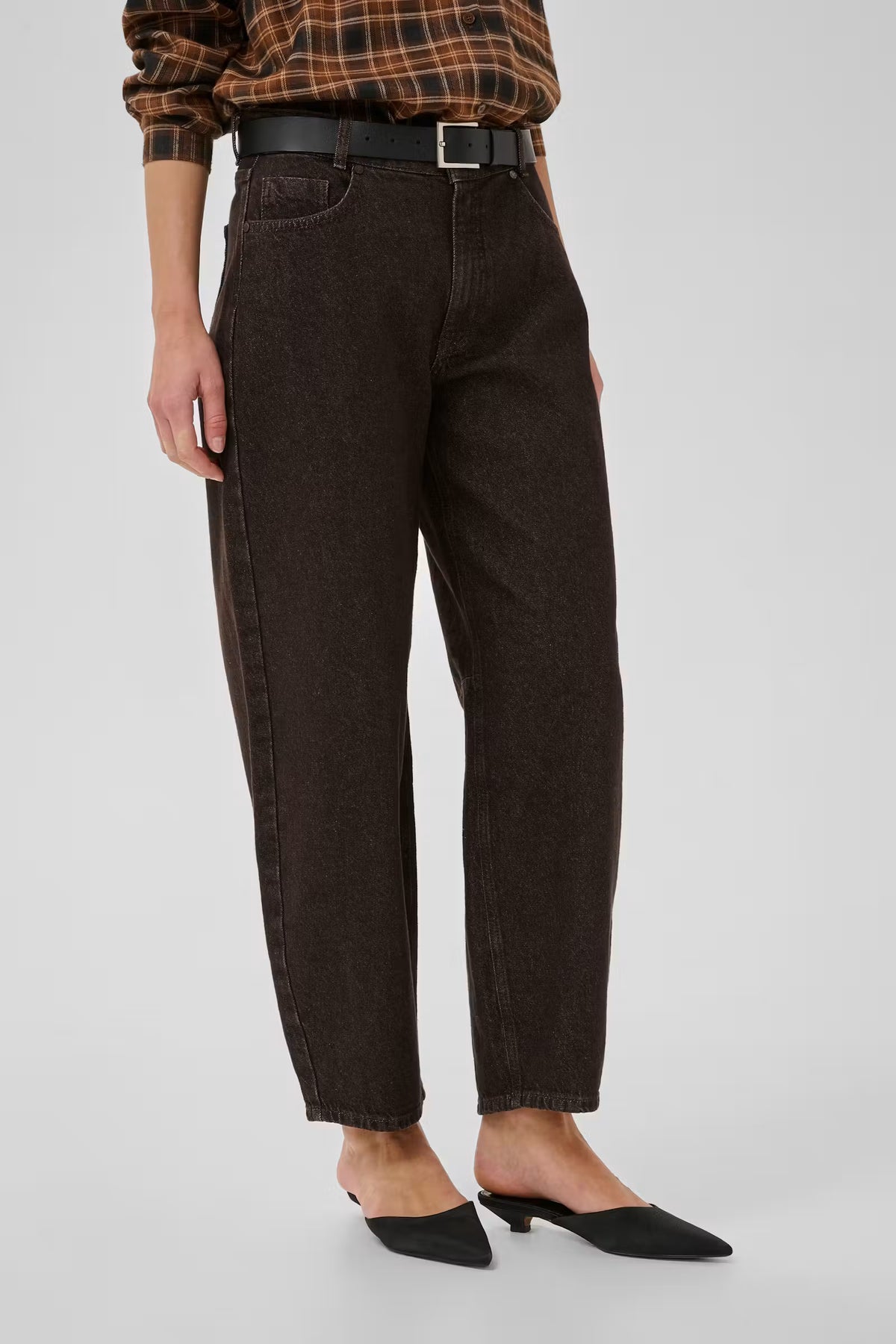 My Essential Wardrobe Lance Dark Brown Barrel Jean