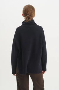 Basic Apparel Liz T-Neck Navy Jumper