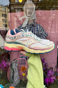 Saucony Progrid Omni 9 Blossom Blue Trainers - The Mercantile London