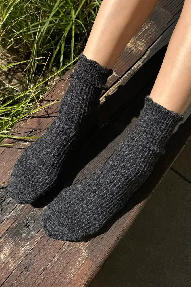 Le Bon Shoppe Linen Scallop Charcoal Socks