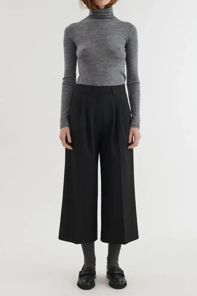 Basic Apparel Marjo Cropped Black Trousers