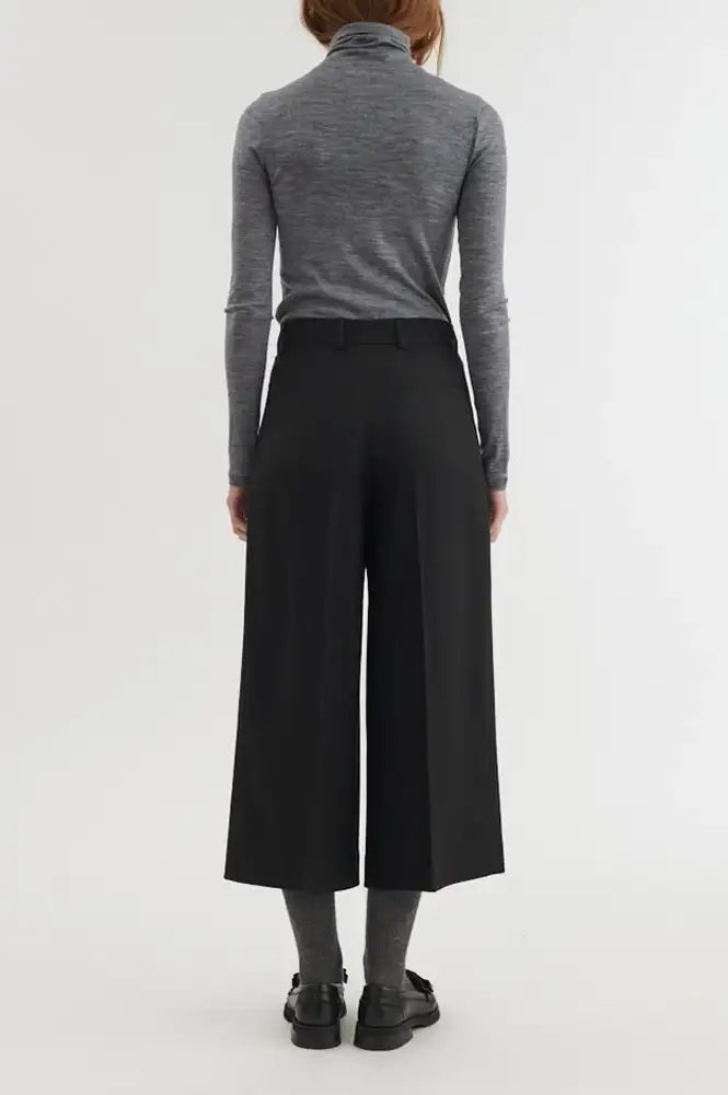 Basic Apparel Marjo Cropped Black Trousers