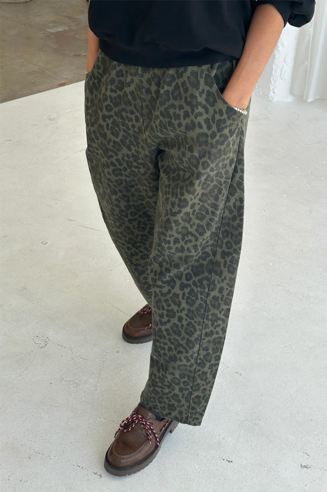 Le Bon Shoppe Arc Fern Leopard Pants