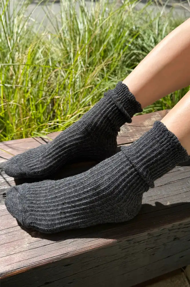 Le Bon Shoppe Linen Scallop Charcoal Socks