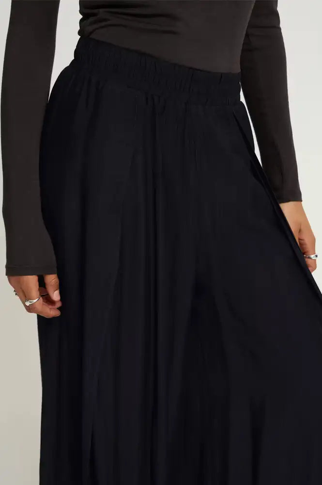 ICHI Ginne Black Pleated Trousers - The Mercantile London