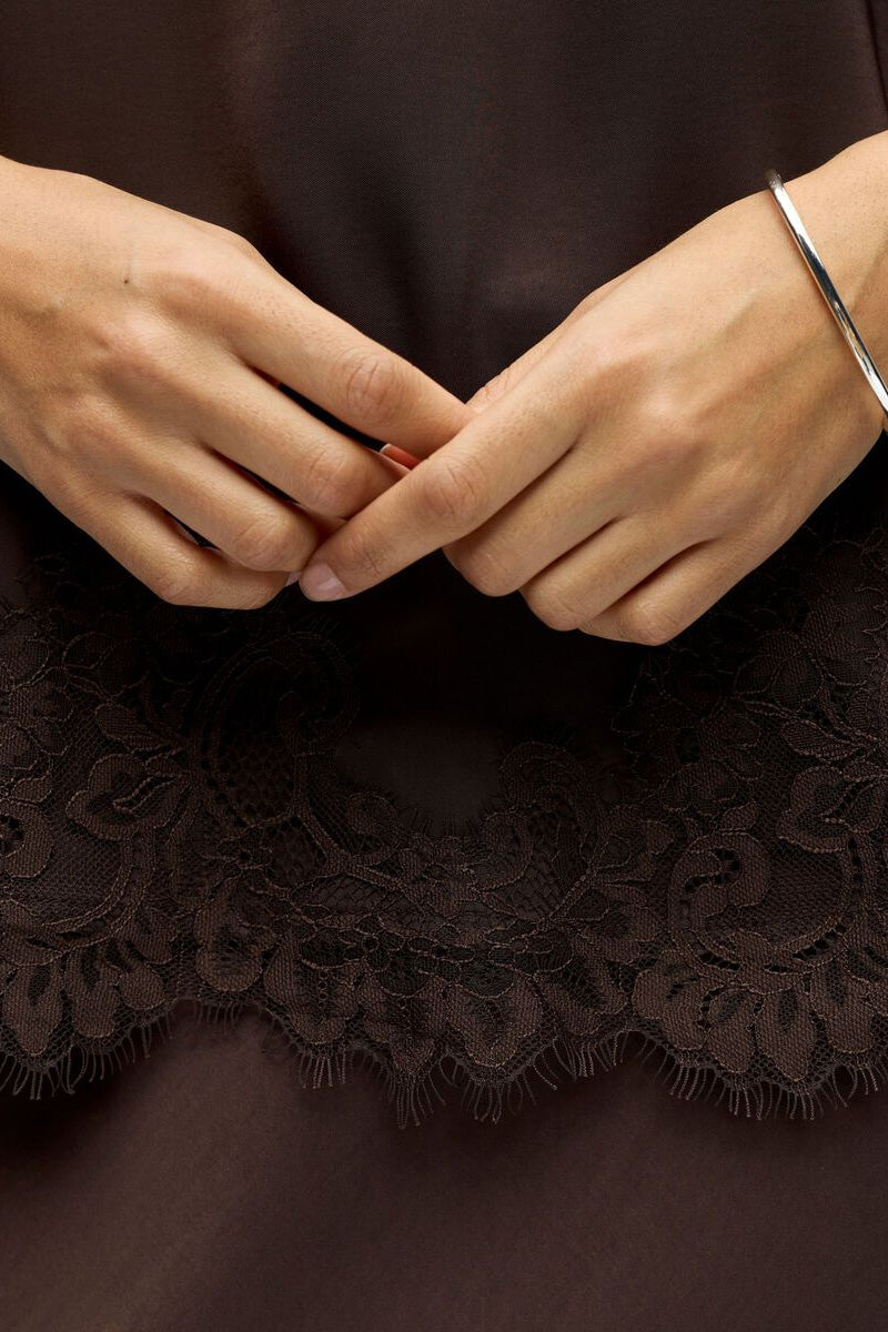 Object Naline Seal Brown Lace Slip Top