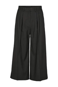 Basic Apparel Marjo Cropped Black Trousers