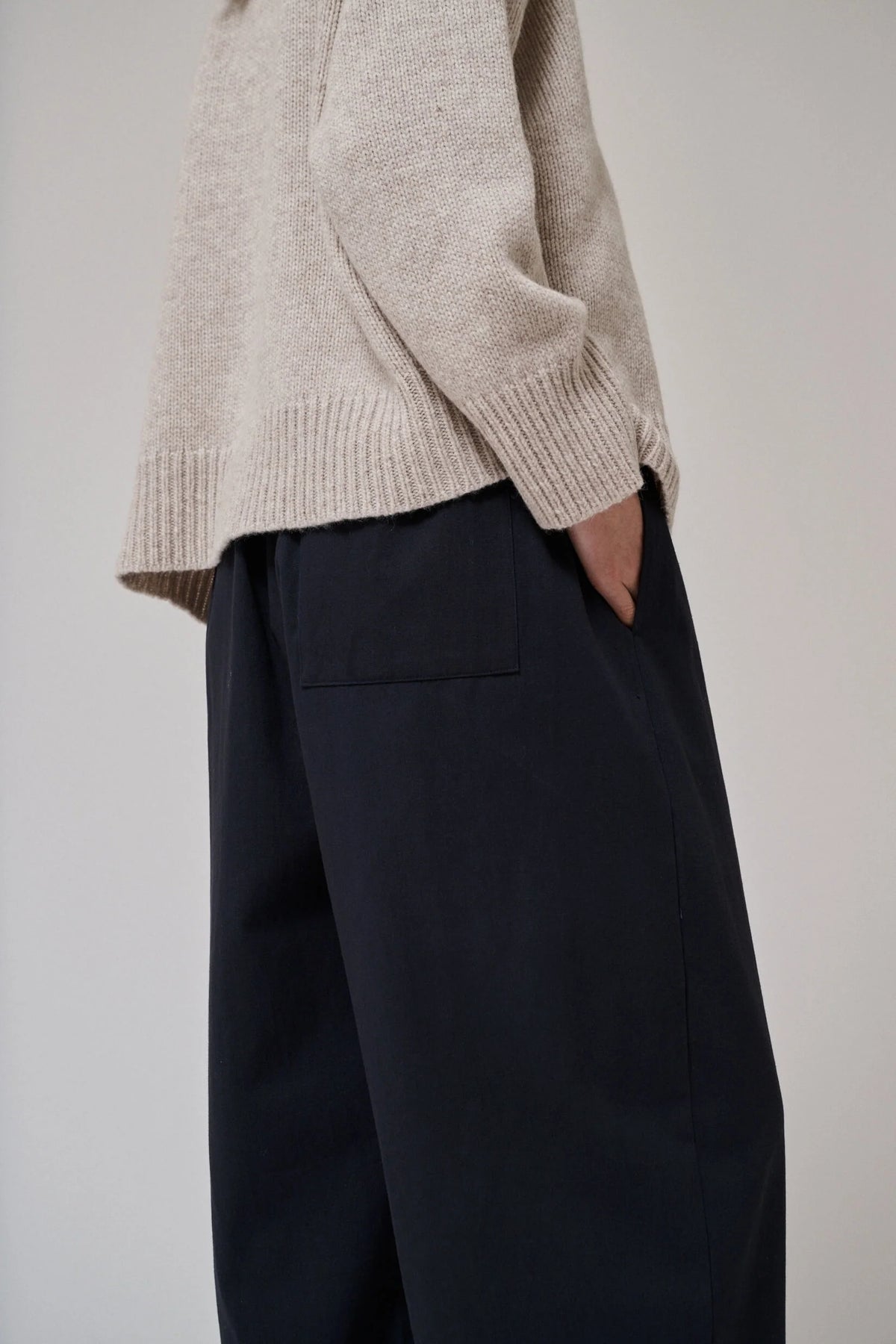 Anne Mi Flora Black Barrel Trouser