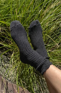 Le Bon Shoppe Linen Scallop Charcoal Socks