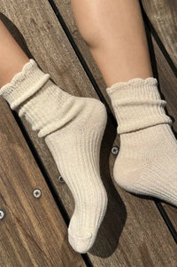 Le Bon Shoppe Linen Scallop Naturel Socks