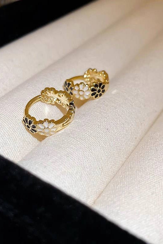 White Enamel Daisy Chain Huggie Hoop In Black & White