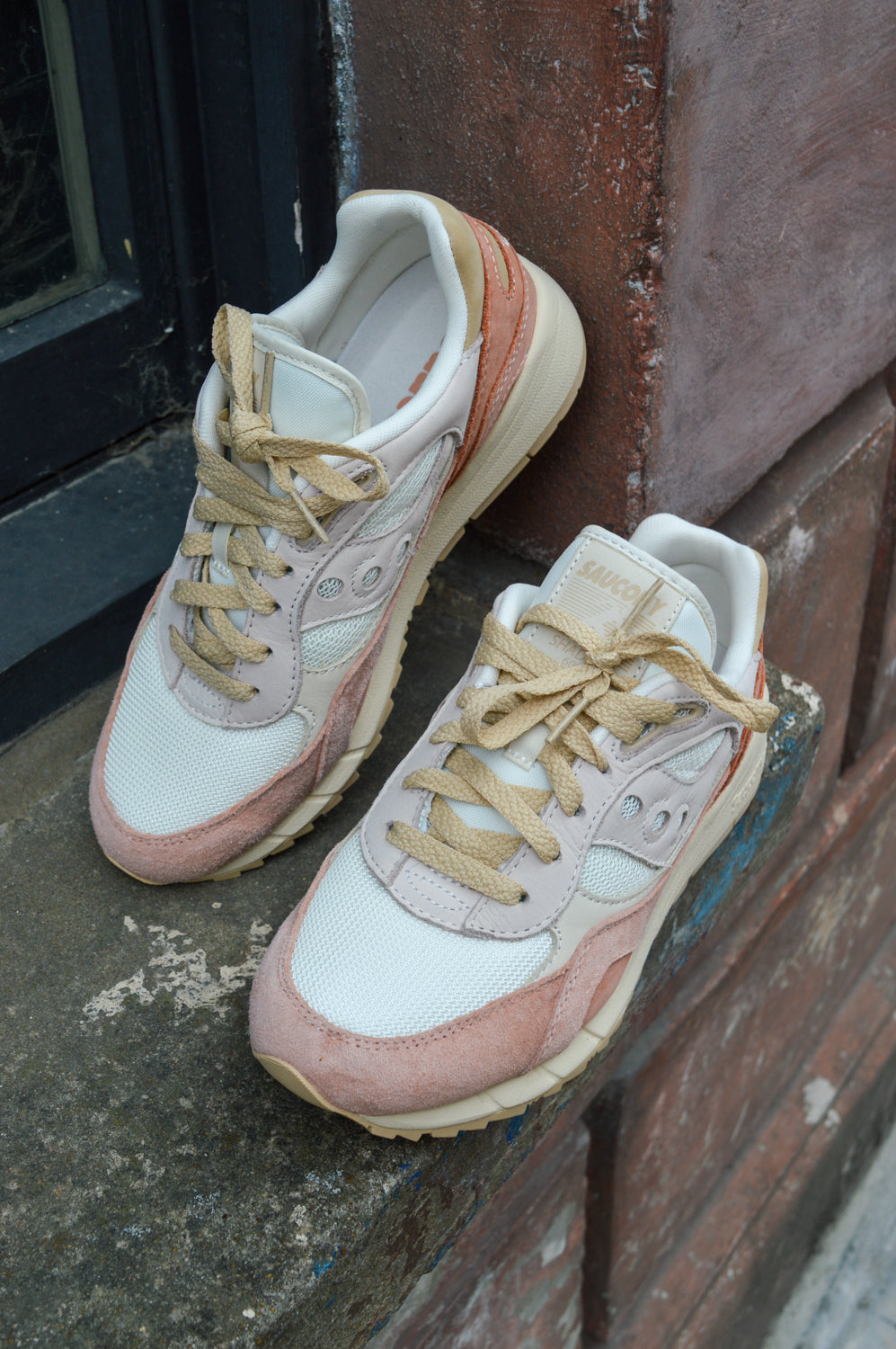 Saucony Shadow 6000 Off White/Peach Trainers - Main Image