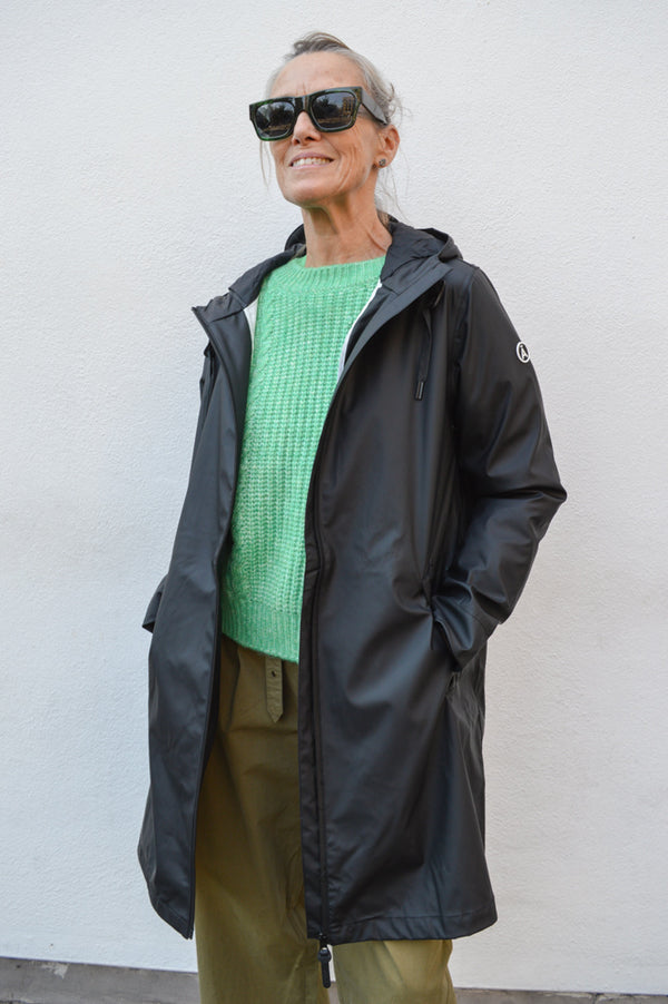 Tantä Nuovola Black Raincoat - The Mercantile London