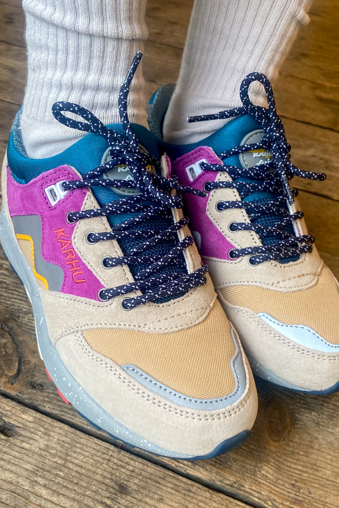 Karhu Aria 95 Silver Lining/Mulberry Trainers - The Mercantile London