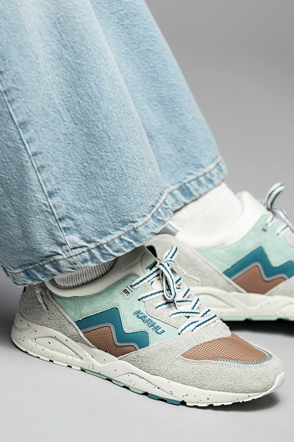 Karhu Aria 95 Foggy Dew & Brittany Blue Trainers
