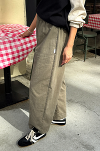 Le Bon Shoppe Gardener Army Green Pant - The Mercantile London