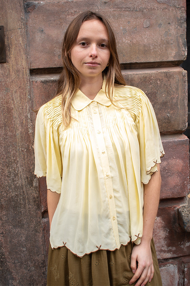 Yerse Vanilla Pleated Embroidered Blouse