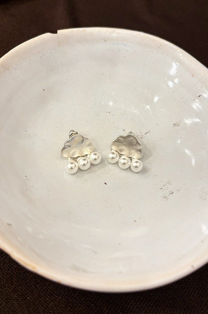 White Cloud Earring with Pearl Rain Droplets in Silver