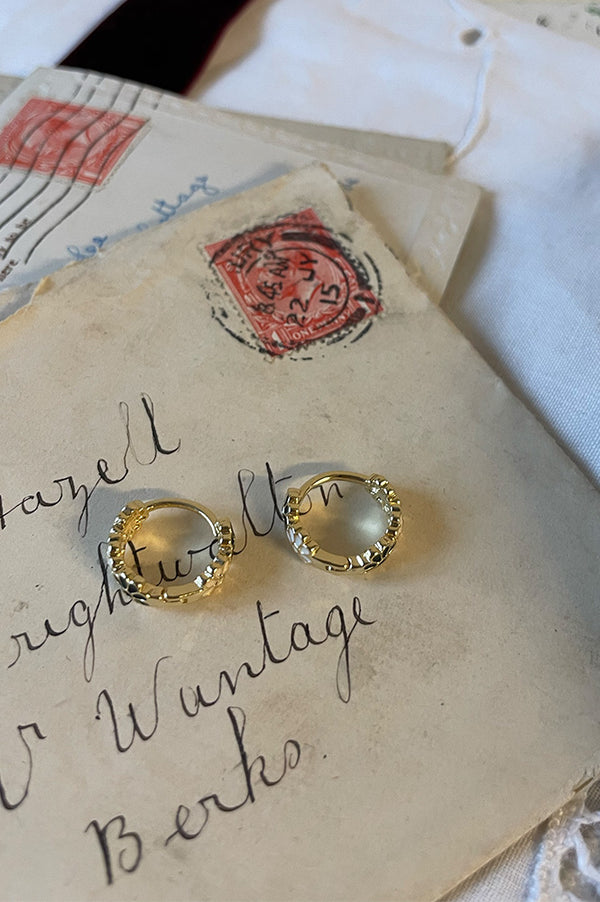 White Enamel Daisy Chain Huggie Hoop In Black & White - The Mercantile London