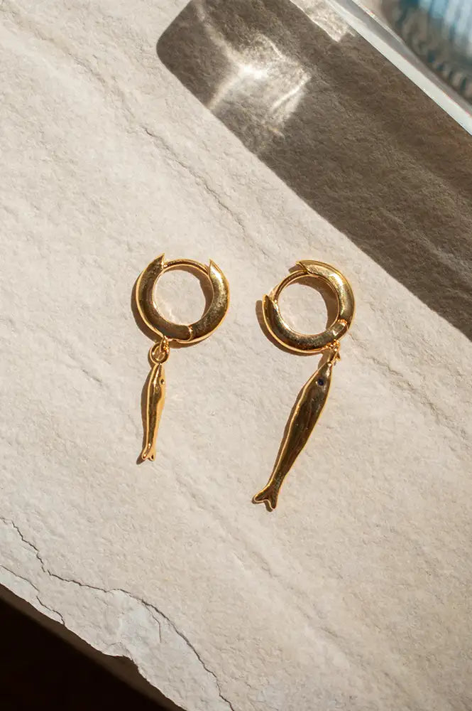 L.A Hammered Fish Hoop Earrings in Gold