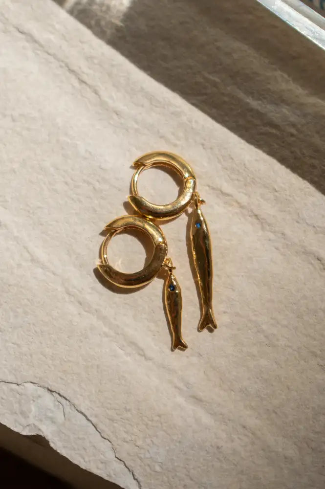 L.A Hammered Fish Hoop Earrings in Gold