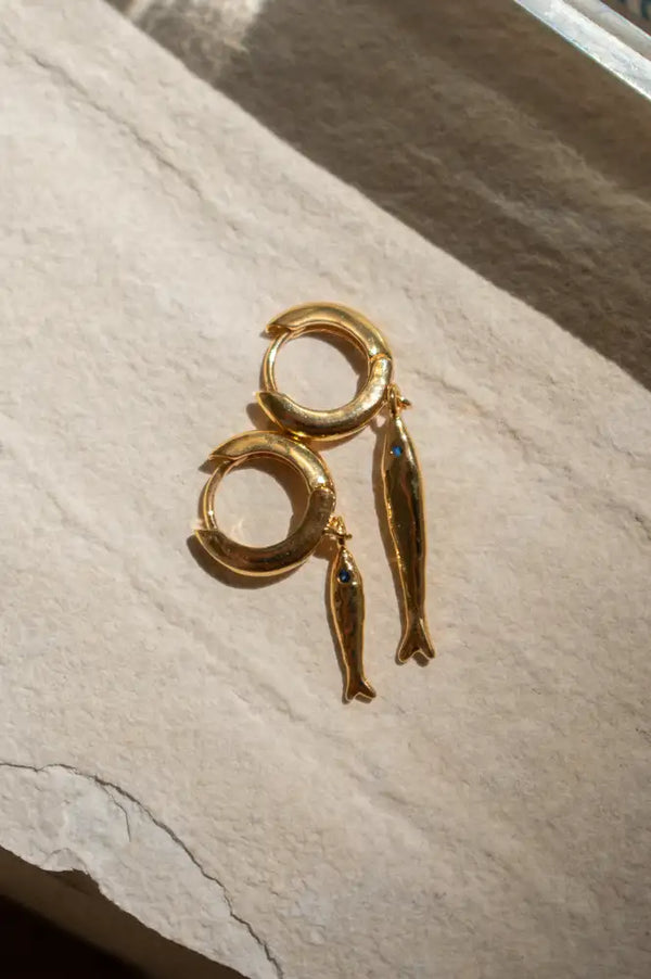 L.A Hammered Fish Hoop Earrings in Gold
