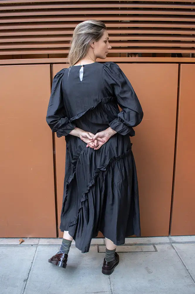 Ghospell Hestia Tiered Black Midi Dress