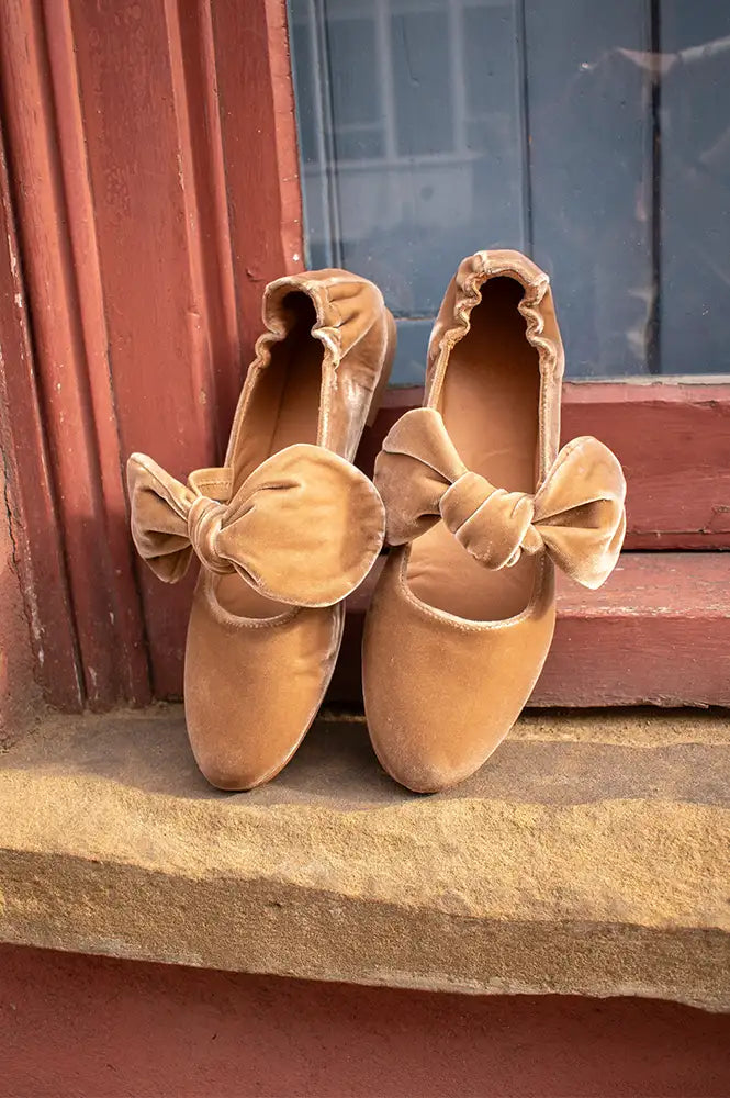 Penelope Chilvers Minnie Honey Velvet Pumps - The Mercantile London