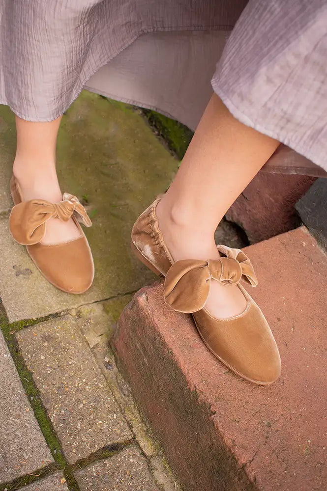 Penelope Chilvers Minnie Honey Velvet Pumps - The Mercantile London