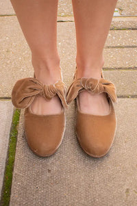 Penelope Chilvers Minnie Honey Velvet Pumps - The Mercantile London