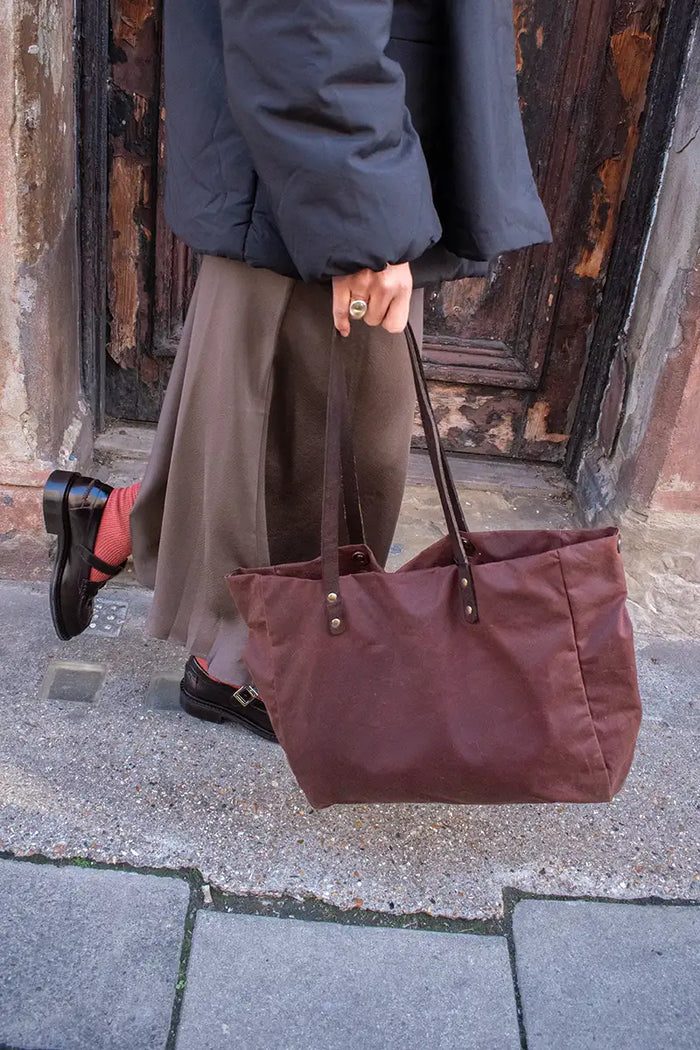 Kate Sheridan Midi Chestnut Tote Bag - The Mercantile London