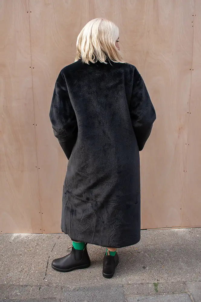Molliolli Lungo Black Coat