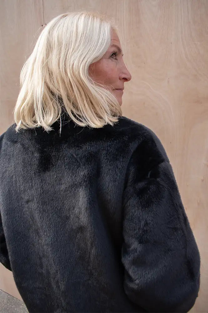 Molliolli Lungo Black Coat - The Mercantile London