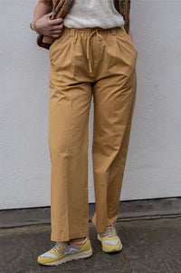 Karhu Aria 95 Cream Gold/Warm Taupe Trainer - The Mercantile London