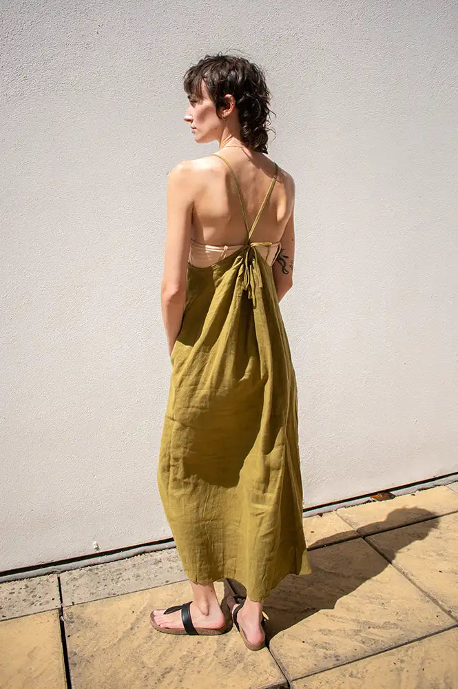 Amente Green Solid Back Tie Dress