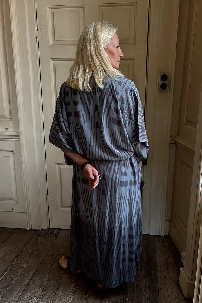 Rabens Saloner Alesandra Asphalt Ombre Ikat Kimono Dress