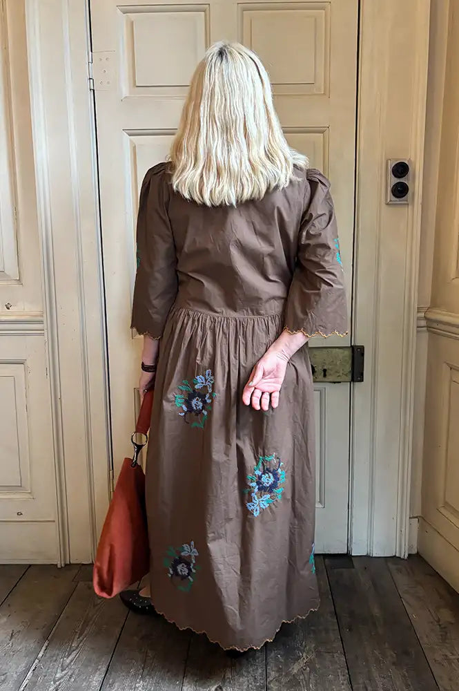Stella Nova Embroidered Brown Loose Midi Dress