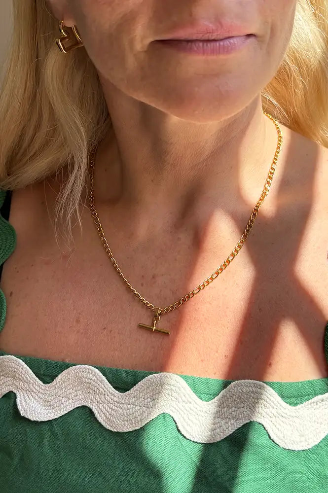 White Curb Chain T-Bar Necklace in Gold