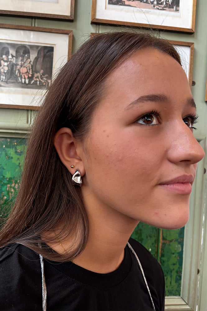 White Molten Curve Silver Earrings - The Mercantile London