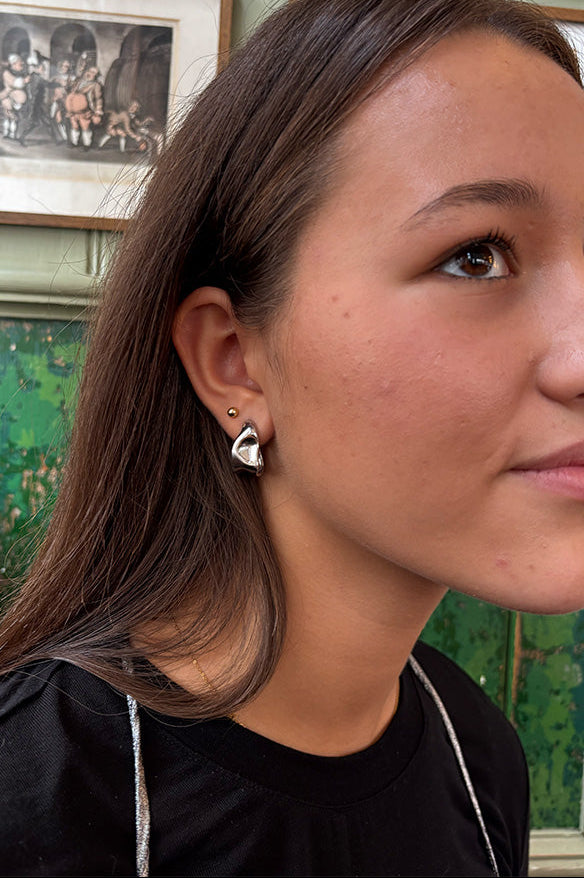 White Molten Curve Silver Earrings - The Mercantile London