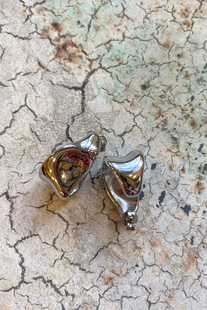 White Molten Curve Silver Earring - The Mercantile London