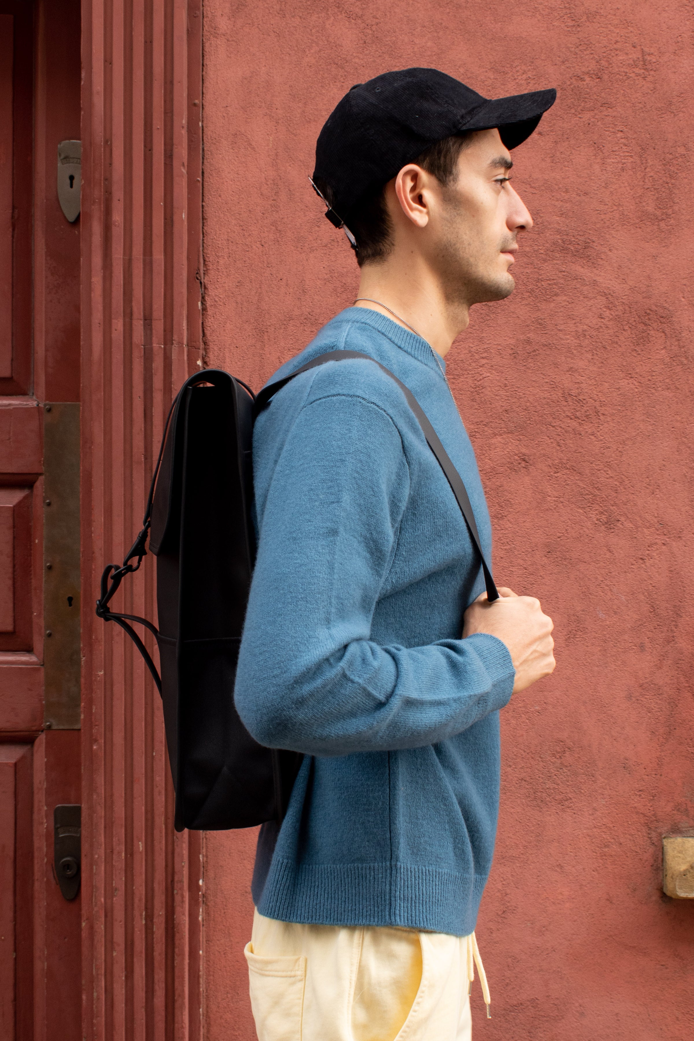 A Sleek & Simple Bag Inspired By Old School Rucksacks - The Rains MSN Bag -  YouTube