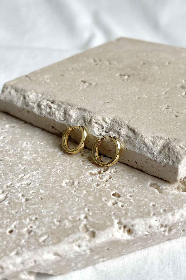 Formation Ava Gold Plate Huggies - The Mercantile London