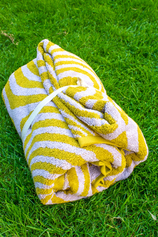 Baggu Trippy Swirl Yuzu Bath Towel - The Mercantile London